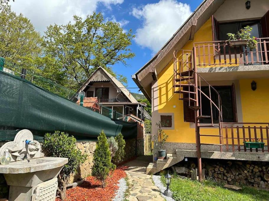 Cosy Mountain Villa In Nizepole Бітола Екстер'єр фото